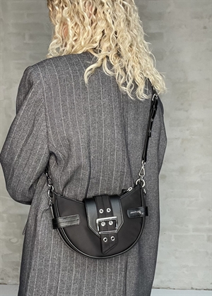 Bucky small crossbody nylon taske Sort A6134 Ganni 